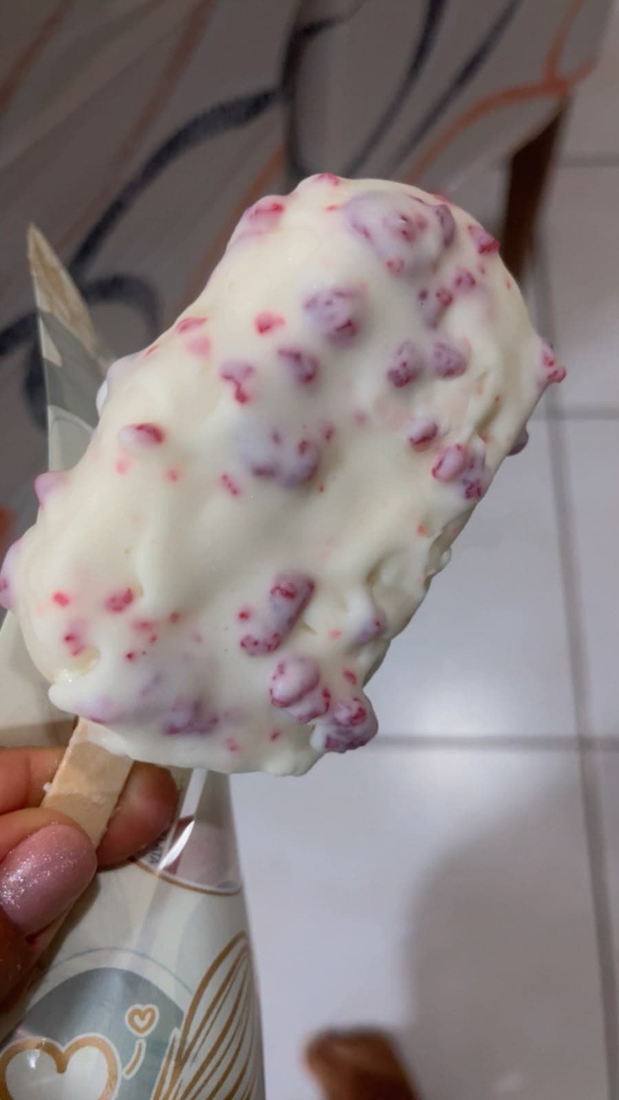 Foto de PICOLE GOURMET DE MORANGO CRAVEJADO — Manu Felizardo
